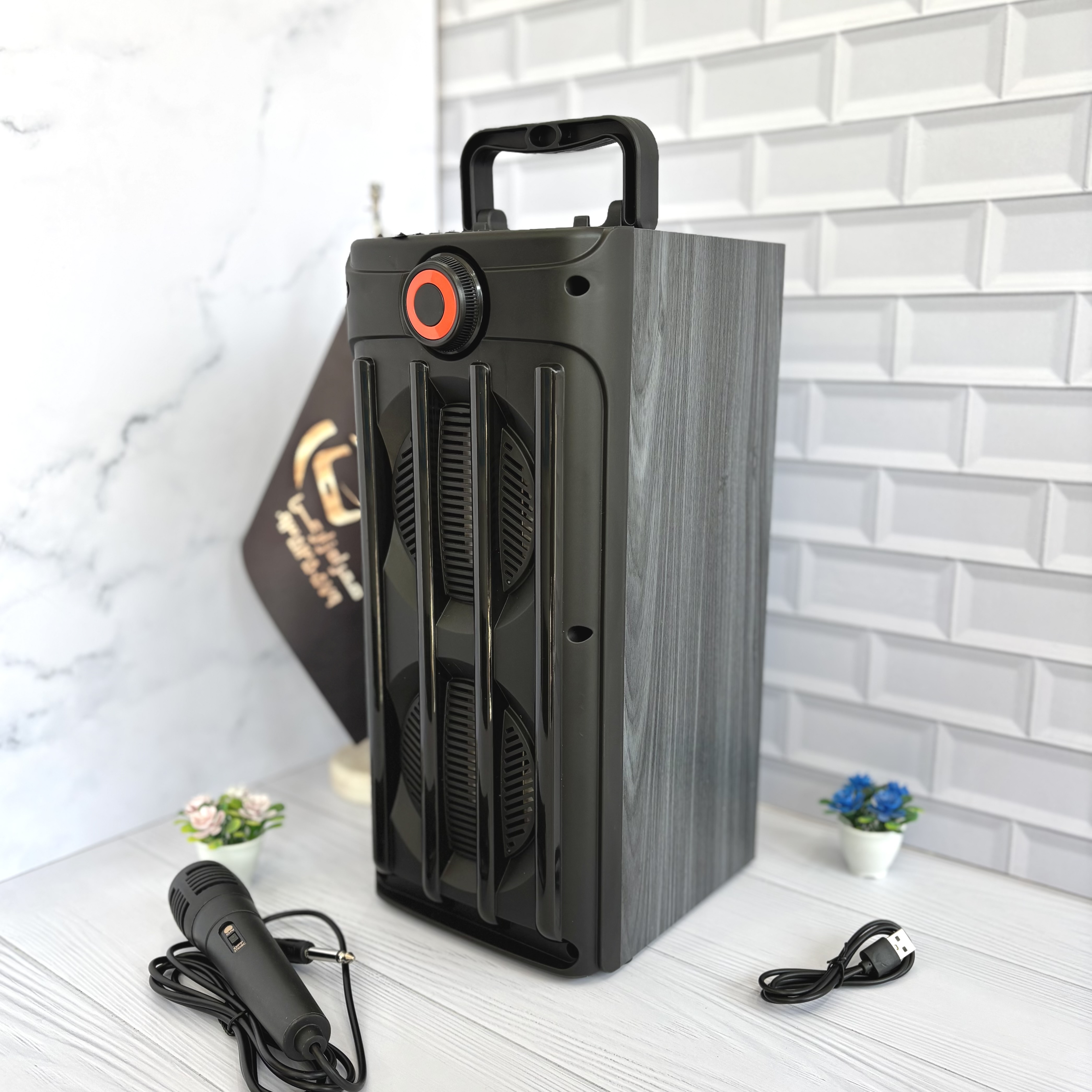 اسپیکر پرتابل Sing-e با توان خروجی ۱۵ وات و دسته حمل