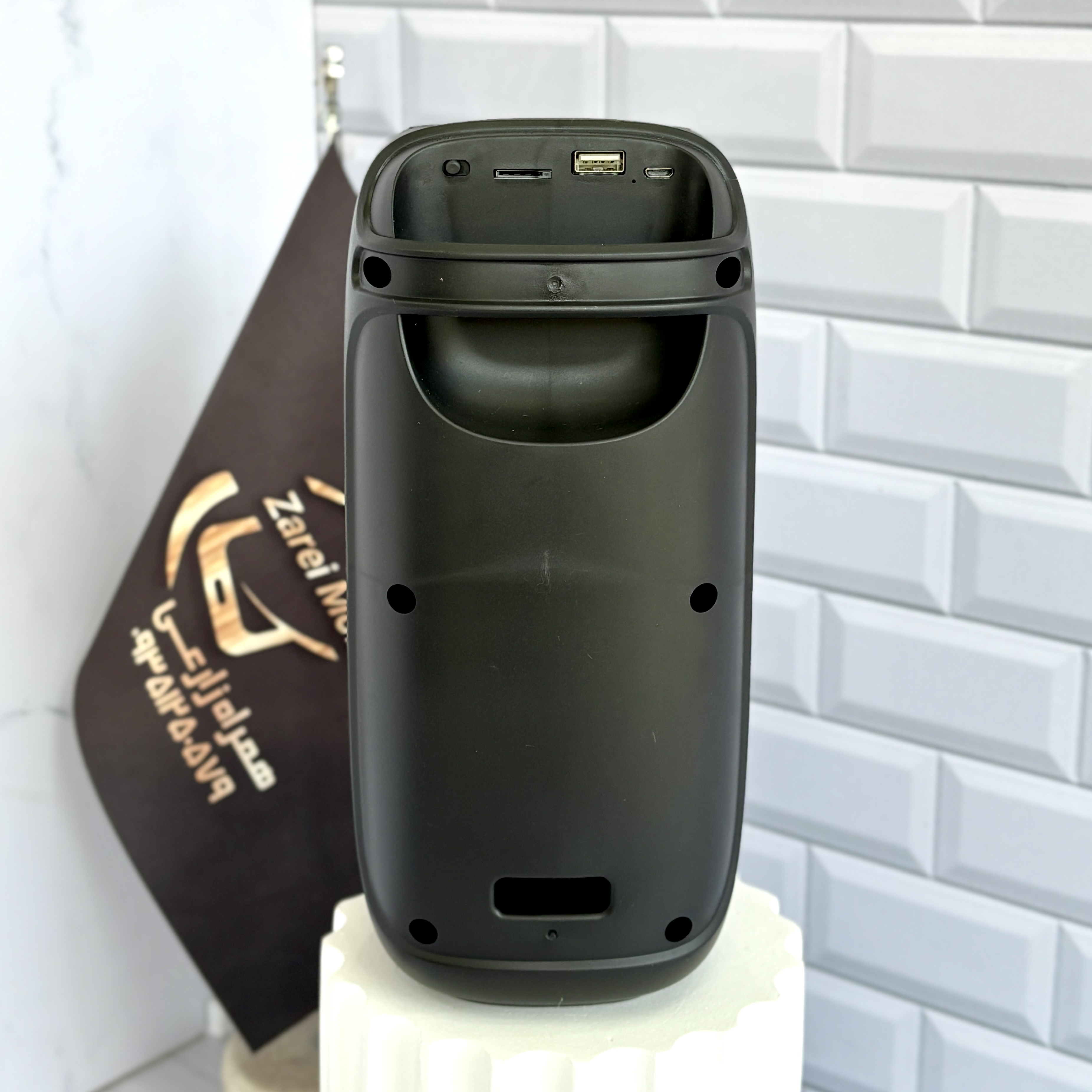 جزئیات درگاه‌های USB و رم اسپیکر KTX-1475