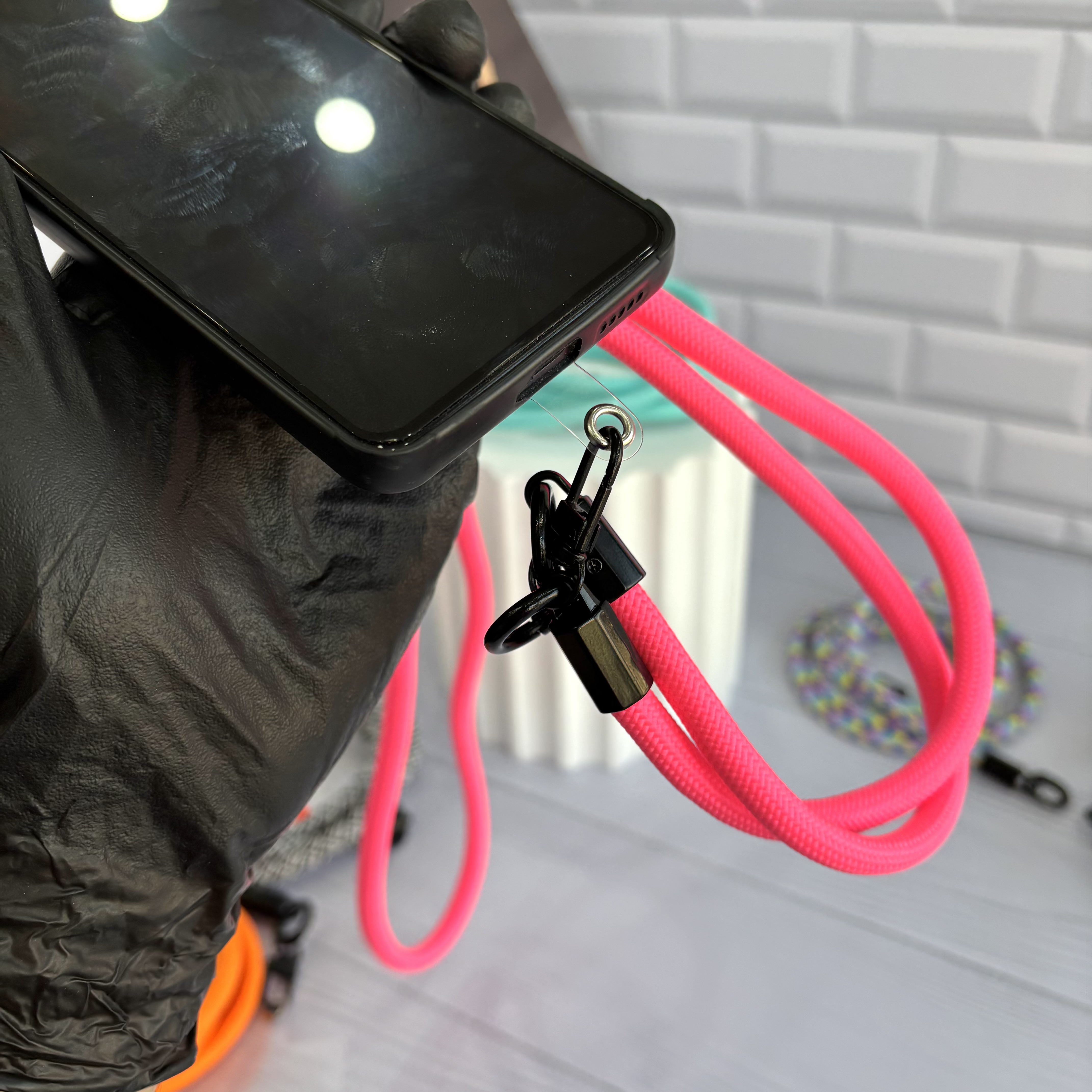 آویز گوشی با قلاب فلزی محکم