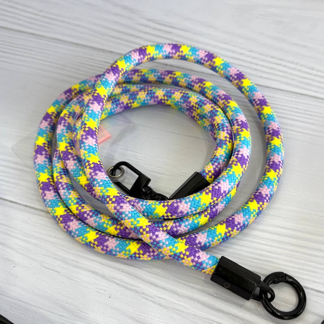 آویز گردنی گوشی با رنگبندی متنوع