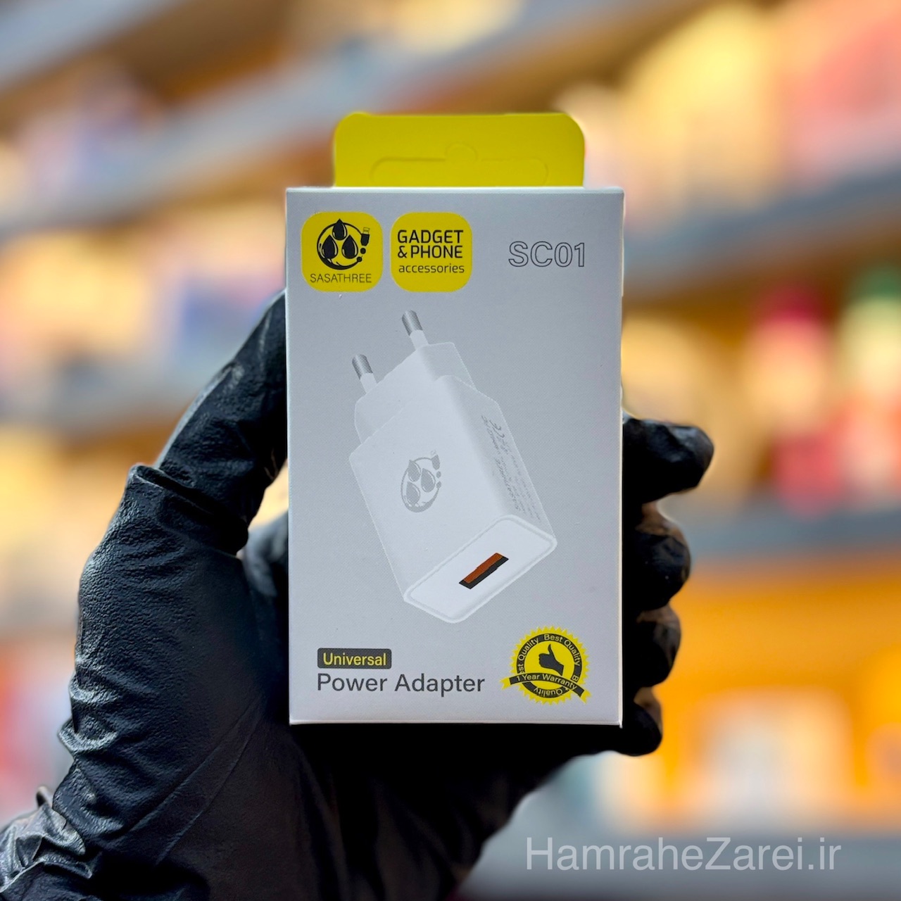 شارژر یک آمپر SASATHREE مدل SC01 مناسب برای شارژ اسپیکر، ایرپاد، ساعت هوشمند، کارتخوان، مودم و دستگاه‌های ظرفیت پایین با توان 5 وات